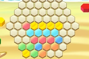 En hexagonal form bestående av färgade pusselbitar på en träbakgrund i olika ljusa färger