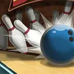 Blå bowlingklot som träffar ett antal fallande käglor på en bowlingbana