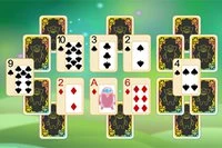 Hjälp utomjordingarna i detta Pyramid Solitaire-spel