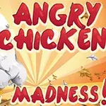 En tecknad vit höna med knuten näve i förgrunden och röd text med orden ANGRY CHICKEN och EGG MADNESS!