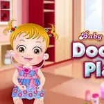 En tecknad flicka med stetoskop och rosa klänning står i ett rum med texten Baby Hazel Doctor Play