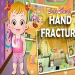Barn med rosa kläder och gipsad hand framför en färgglad bakgrund med texten HAND FRACTURE