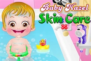 Ett glatt barn sitter i badkaret med en gul badanka och texten Baby Hazel Skin Care ovanför