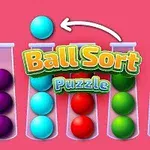 Färgade bollar i reagensrör mot en rosa bakgrund med texten Ball Sort Puzzle