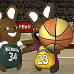 Två tecknade kaniner i basketkläder håller stora basketbollar på en basketplan