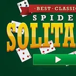 Texten Best Classic Spider Solitaire i gul och vit text med spelkort och en grön spelknapp på en grön bakgrund