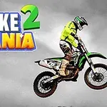 Motorcykelförare i luften med grön skyddsutrustning och texten Bike Mania 2 mot en grå bakgrund