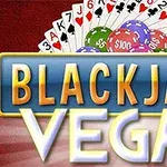 En bild med spelkort, spelmarker och texten Blackjack Vegas i färgglada bokstäver