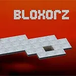 En tredimensionell rektangulär block på en plattform med ett hål, mot en röd bakgrund, med texten Bloxorz i övre högra hörnet