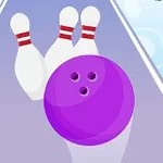 Lila bowlingklot på väg mot tre stående käglor på en bowlingbana
