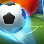 Fotboll med blått ljussken på en fotbollsplan framför mål med fler bollar i bakgrunden