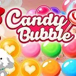 Tecknad kvinna med rött hår och en tiara håller en godisklubba bredvid en vit fluffig hund, med färgglada bubblor och texten Candy Bubble i bakgrunden
