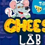 En tecknad mus med glasögon och texten Cheese Lab i gula bokstäver mot en blå bakgrund