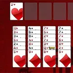 Spelplan med flera rader kort, inklusive hjärter och ruter, på en röd bakgrund