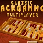 Brädspel med färgglada spelbrickor och tärningar på ett trädäck, med texten Classic Backgammon Multiplayer ovanför