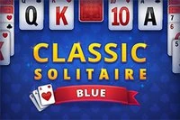 Klassisk Solitaire Blue ger spelet en modern och elegant känsla
