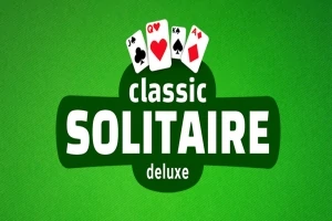 Texten Classic Solitaire Deluxe med fyra spelkort på en grön bakgrund