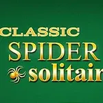 Texten Classic Spider Solitaire i guld mot en grön bakgrund med tre spelkort; ess i hjärter, ruter och klöver
