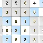 En rutnät fylld med siffror från 1 till 9, där vissa celler är markerade med blått