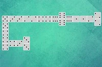Njut av en omgång Domino i detta populära brädspel