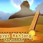 Sfinxen och pyramider i bakgrunden med en obelisk i förgrunden under en klar himmel