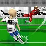 En tecknad spelkaraktär i blå-vitrandig tröja skjuter en fotboll mot mål där en målvakt i röd uniform gör en räddning