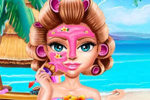 Kvinna med rosa ansiktsmask och hår rullat i spolar med en strand i bakgrunden