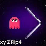 En röd tecknad figur med arga ögon bredvid en Samsung Galaxy Z Flip4-telefon i halvöppet läge mot en lila bakgrund fylld med stjärnor