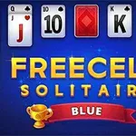 Kort med spelkort och texten Freecell Solitaire Blue på blå bakgrund med gyllene pokal