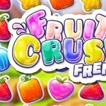 Färgglad text med orden Fruit Crush Frenzy omgiven av olika frukter i bakgrunden