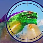 En grön dinosaurieliknande varelse med röda ögon i kikarsikte, omgiven av stadslandskap och berg i bakgrunden