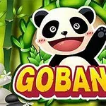 Tecknad panda med glad min sitter framför gröna bambustjälkar och texten GOBANG i förgrunden