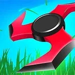 Röd shuriken med svarta detaljer svävar ovanför gräs med blå himmel i bakgrunden