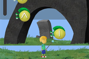 En tecknad pojke med en stav står på gräs framför en stor stenhäll med hieroglyfer, omgiven av svävande symboler