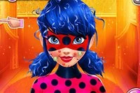 Hjälp LadyBug bli kär på sin kända Halloweenfest