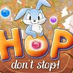 En blå kanin sitter ovanpå texten HOP dont stop!