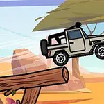 Jeep kör över en träbro i ett ökenlandskap med ett akaciaträd i bakgrunden