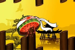 En skivad vattenmelon med ett band runt om, hängande bland träpelare framför en gul bakgrund med ett japanskt landskap i silhuett
