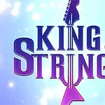 Texten King of Strings i lila och blått med en silhuett av en gitarr och ett ljusblått, glittrande bakgrund