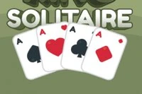 För att vinna Solitaire, placera alla korten på Grundhögarna