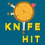 En träskiva med knivar instuckna och en röd äpple i övre högra hörnet, bakom texten KNIFE HIT i gul