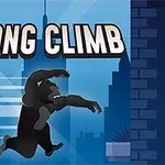 En gorilla klättrar framför en stadsbakgrund med texten KONG CLIMB högst upp