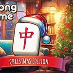 En mysig julscen med en Mahjong-bricka som bär tomteluva, omgiven av en dekorerad julgran och en snöig utsikt genom fönstret