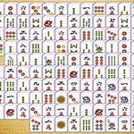 Ett bräde med en uppsättning mahjong-brickor arrangerade i rader och kolumner