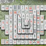 En layout av mahjong-brickor arrangerade på en grön bakgrund med bambugrenar