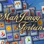 Staplade mahjongbrickor med astrologiska symboler och texten Mah Jongg Fortuna över bilden