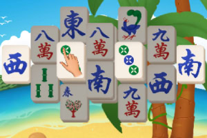 En hand som pekar på en stapel av mahjongbrickor med kinesiska tecken och symboler mot en strandbakgrund med palmer