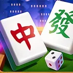 Två mahjongbrickor med kinesiska tecken och en tärning på en grön yta, mot en bakgrund av nattliga silhuetter
