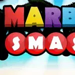 Färgglad text med orden Marble Smash mot en bakgrund av himmel och träd