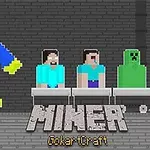 Blå och gul figur med stort leende jagar fyra blockiga figurer, inklusive en grön och en svart, som alla sitter i gruvvagnar framför texten Miner GokartCraft